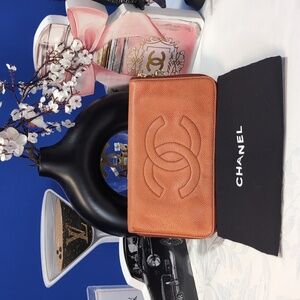 Chanel Vintage 1997-1999 Caviar Leather Orange Zip Around Long Wallet EUC!